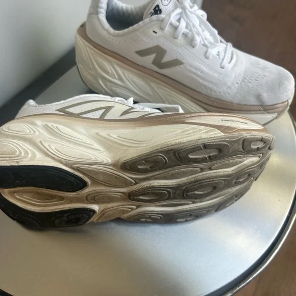 White and Tan Athletic Sneakers New Balance - Picture 4 of 8